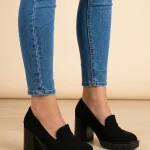 półbuty skórzane damskie na platformie, słupku 9cm, czarny zamsz