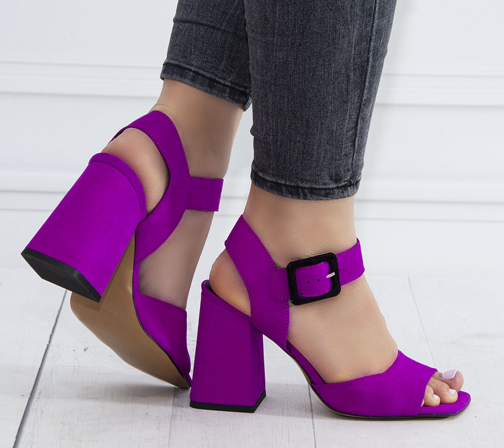 sandałki na obcasie bassiano