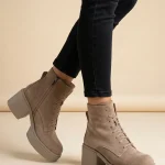 botki skórzane damskie, sznurowane, na platformie, obcas 6 cm, ebano welur