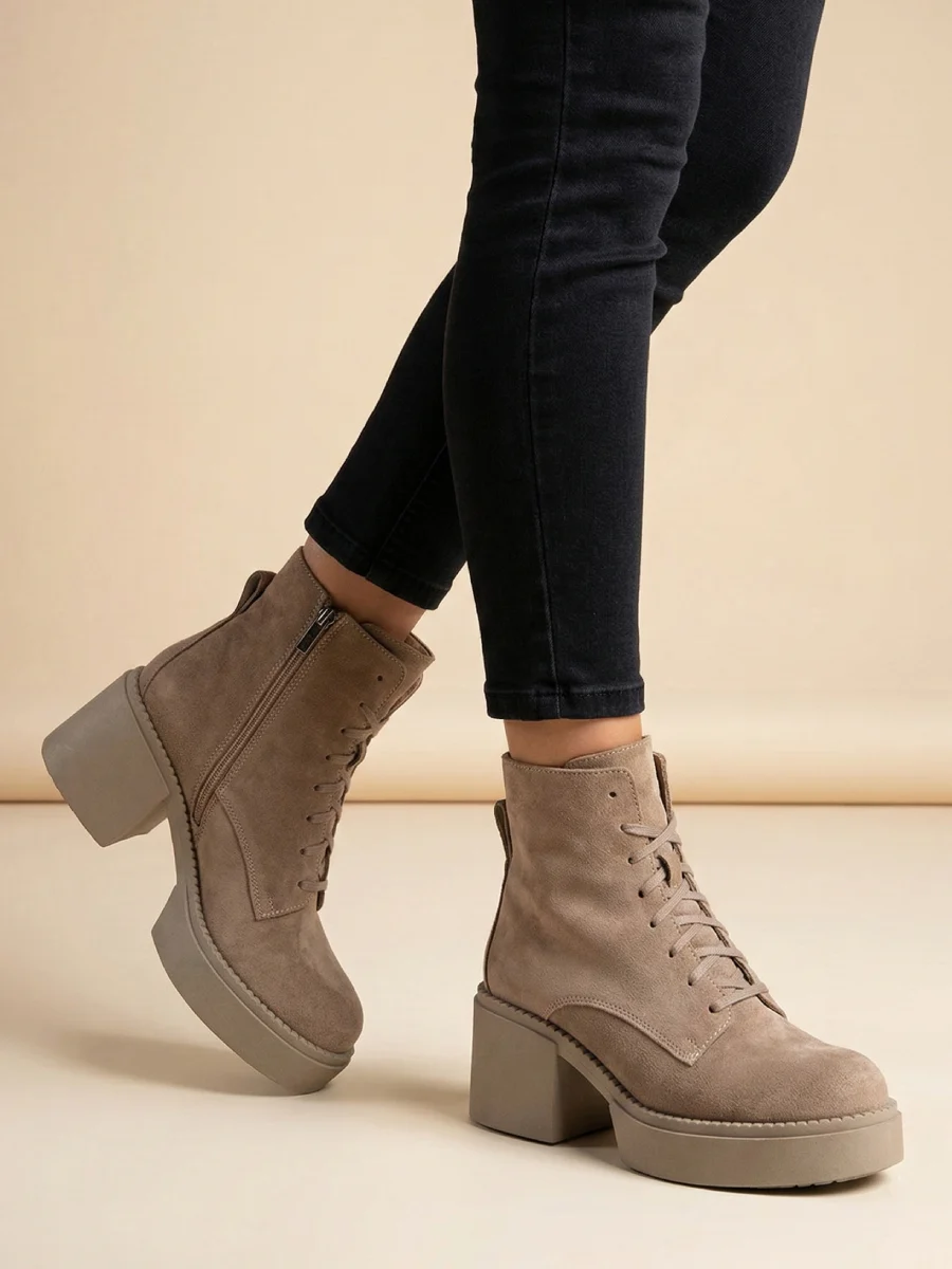 botki skórzane damskie, sznurowane, na platformie, obcas 6 cm, ebano welur