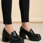 skórzane półbuty damskie na platformie, obcas 8 cm, czarne lico