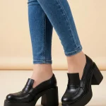 półbuty skórzane damskie na platformie, obcas 8 cm, czarne lico