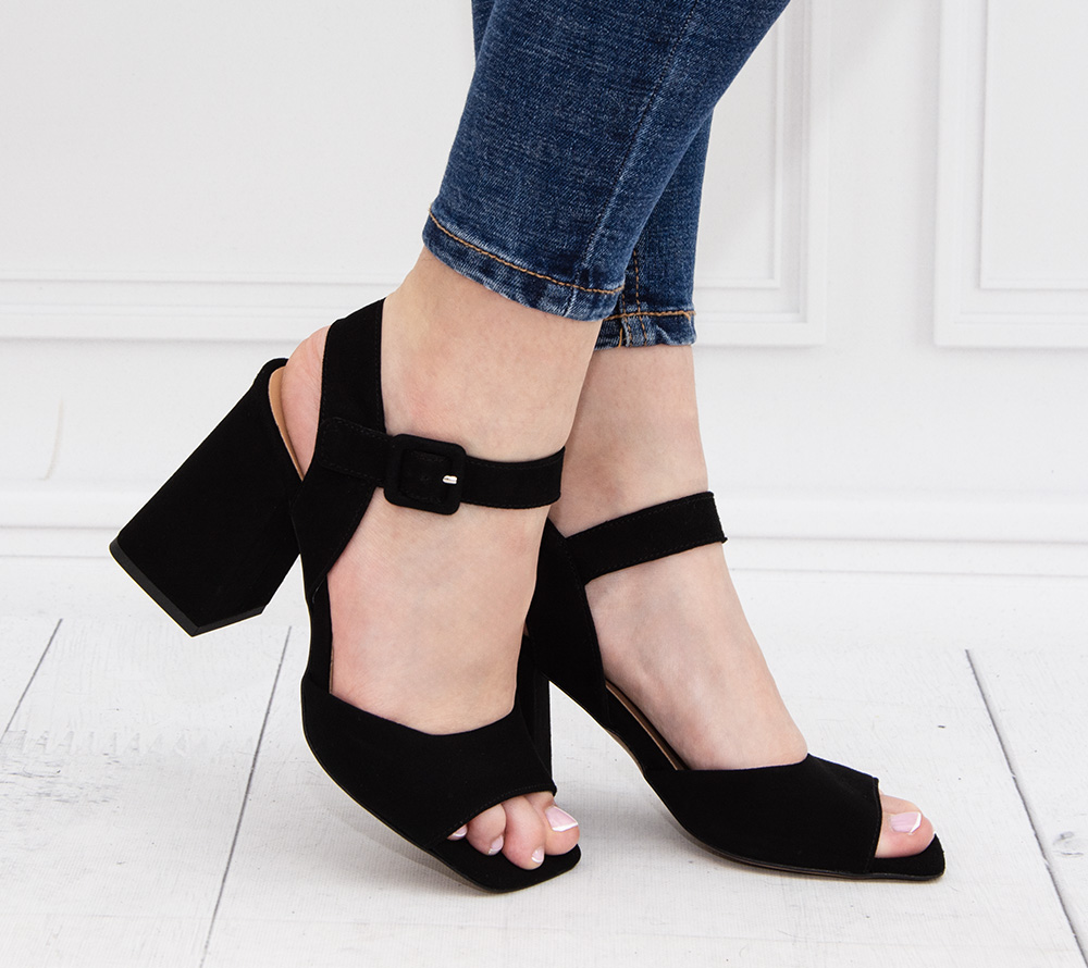 sandałki na obcasie bassiano