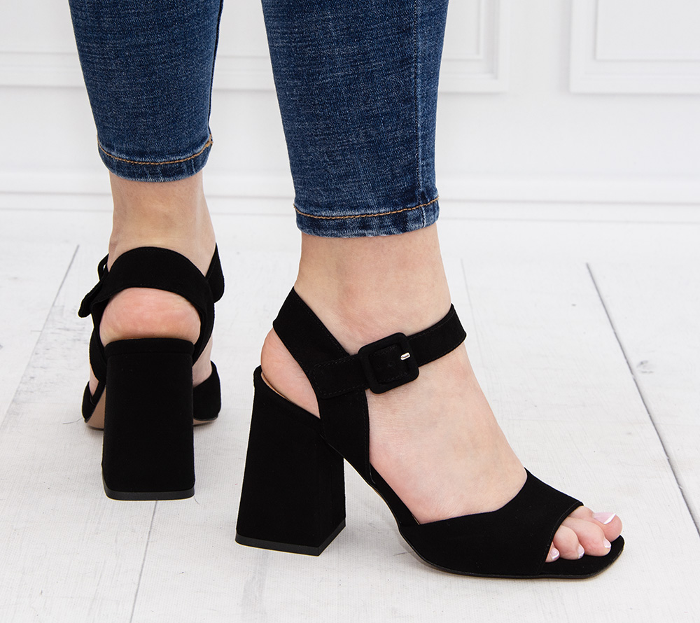 sandałki na obcasie bassiano