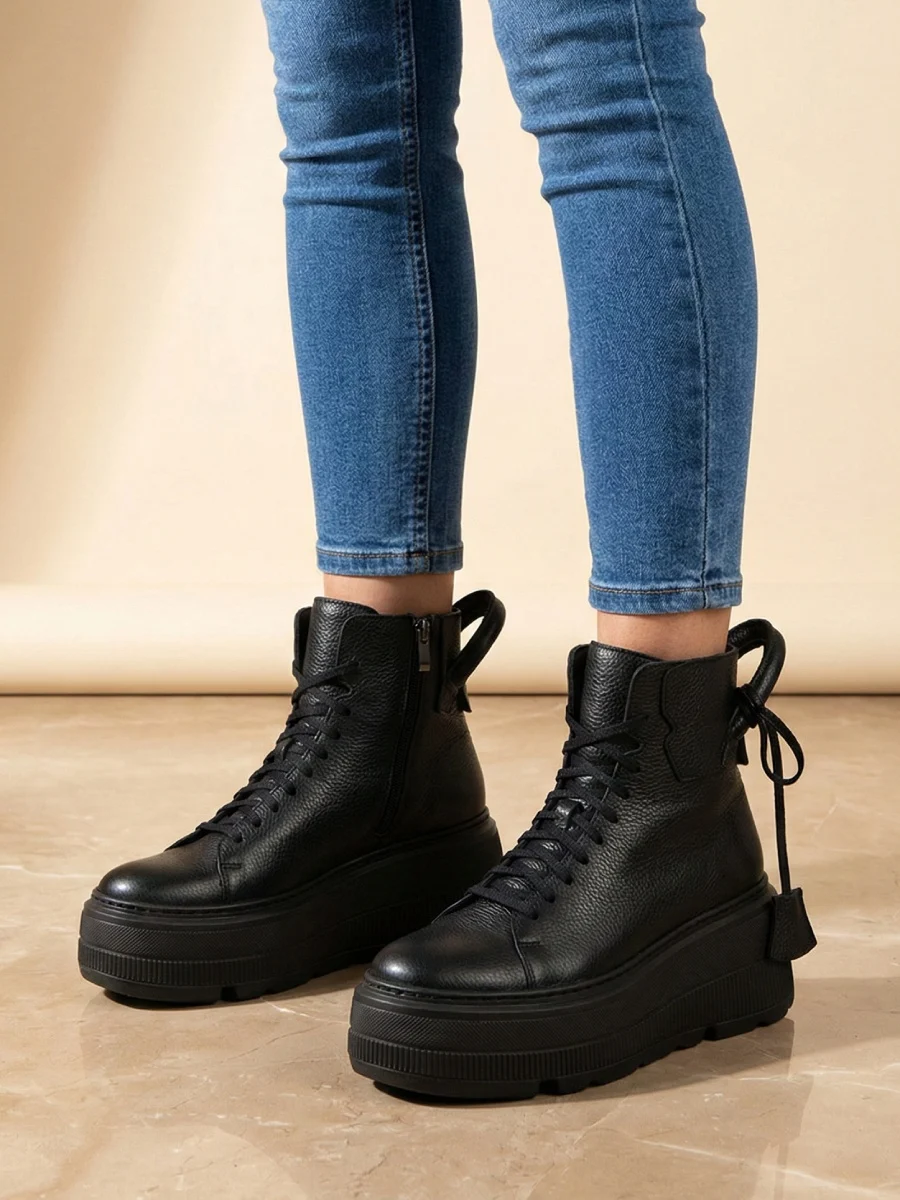 botki skórzane sportowe, ocieplone, na koturnie, czarny groszek