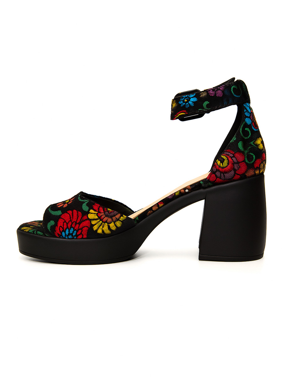 sandałki na platformie skórzane