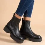 Jak nosić czarne botki barefoot na platformie Thessa V2 do jeansów zimą